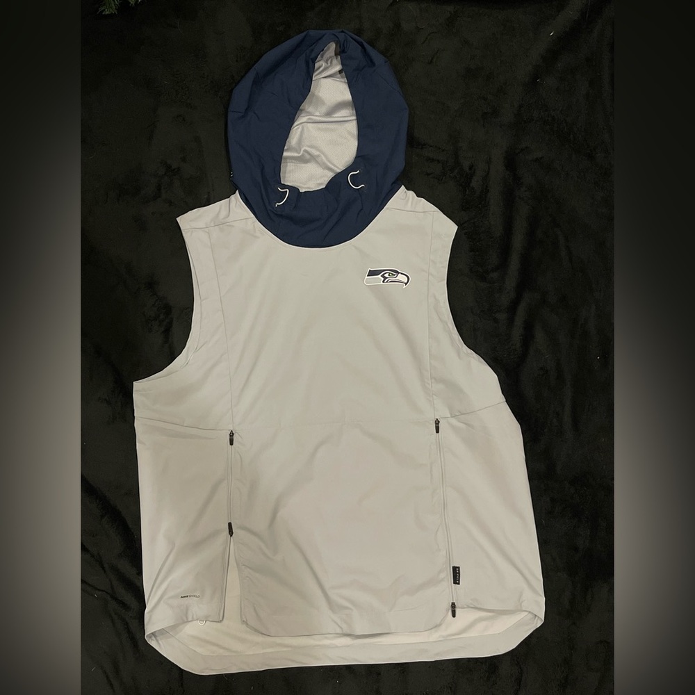 Practice & Game Worn Seahawks XL Warmup Sleeveless Jacket Water Resistant 5/8